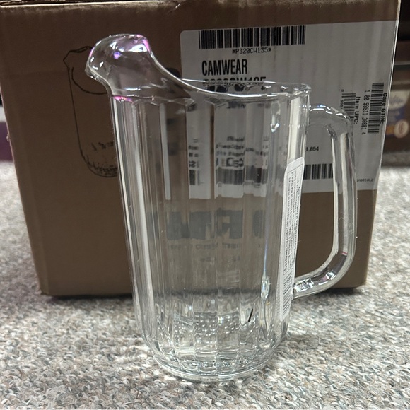 BNIB 32oz pitchers. 6 kitchen beer flights WILLING TO SEPERATE FOR CHEAPER - Picture 2 of 5